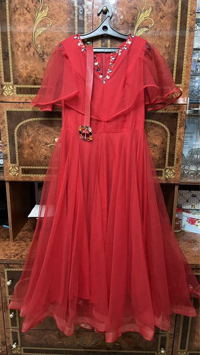 Платье красное