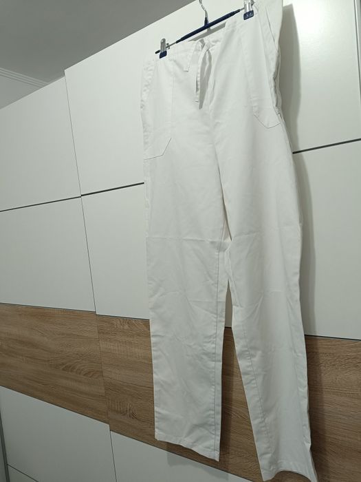 Pantalon asistenta medicala