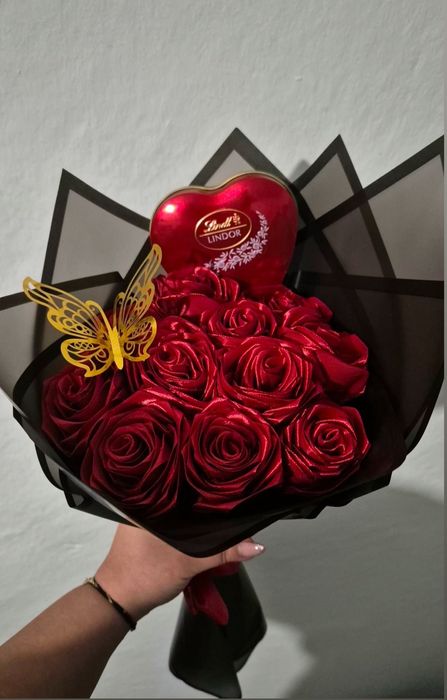 Ръчно изработени рози от сатен и фоам