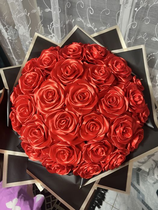 Buchet de 37 de trandafiri din satin