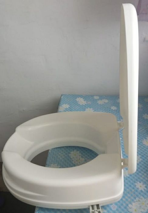 Насадка на унитаз с крышкой