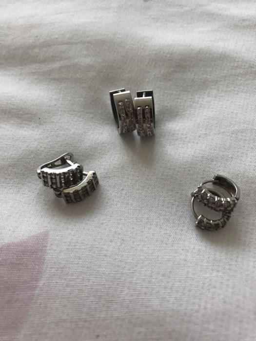 Продавам сребърни обици, медальони и гривни