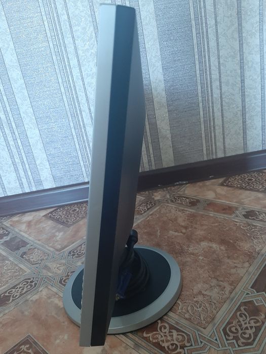 Монитор Samsung SyncMaster 740N