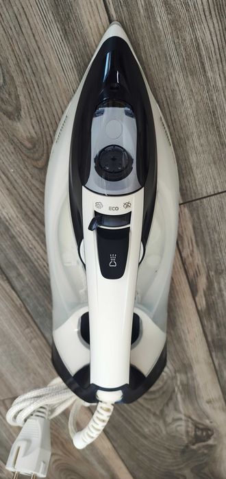 Парна ютия Philips Azur NL9206AD-4, 2400 W, Незалепваща гладеща плоча Steam Glide Plus, като ново