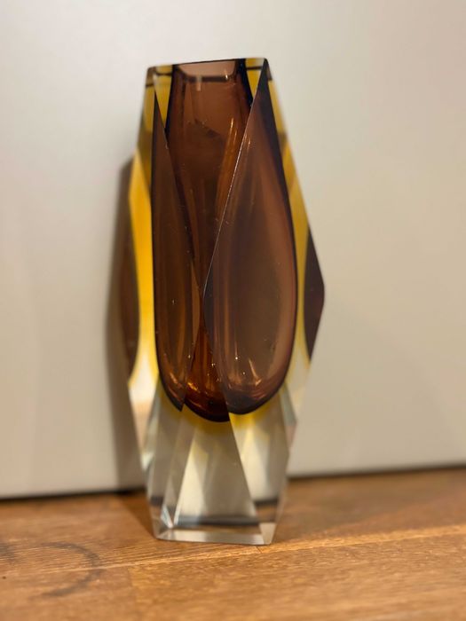 Vaza Murano Sommerso fatetata, atribuita Alessandro Mandruzzato, anii 1960-1970, ambra