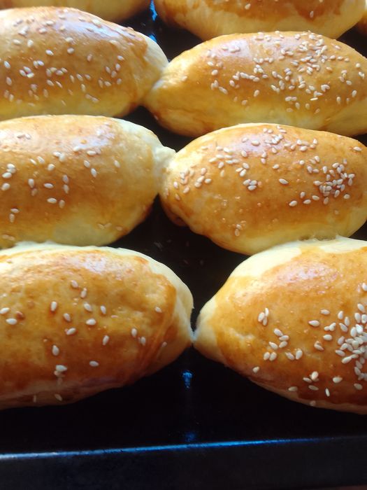 Домашняя выпечка дрожжевые пирожки с картошкой и куриной печенью в дух