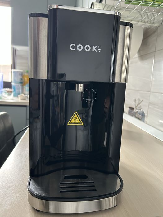 Dozator apa fierbinte ideal pentru bebelusi