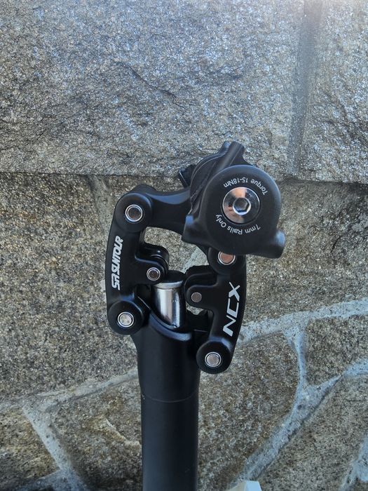 Колче амортисьор SR Suntour NCX за седалка на велосипед