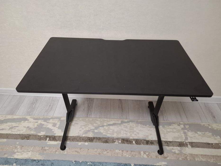 Продам игровой стол компъютерный