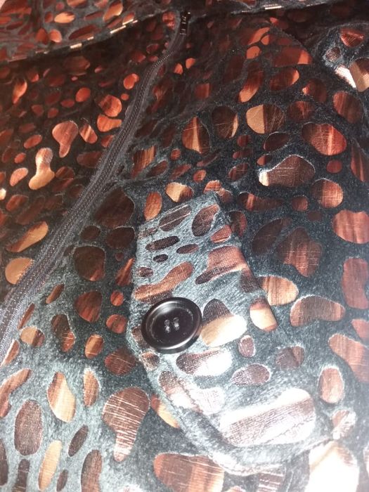 Легкая модная курточка