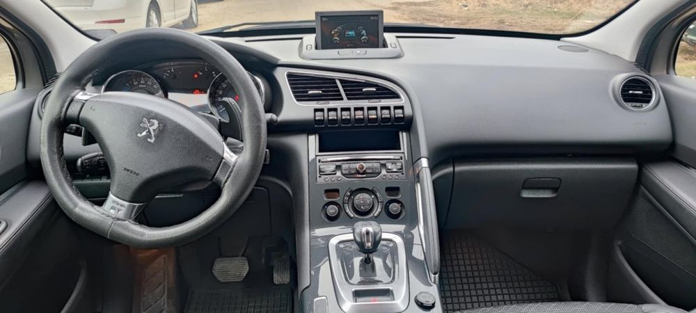 Vând Peugeot 3008 Hybrid