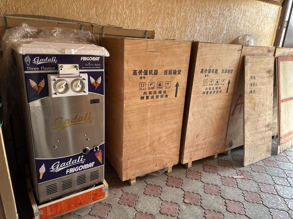 Фризер для мягкого мороженого ( Аппарат для мороженого)