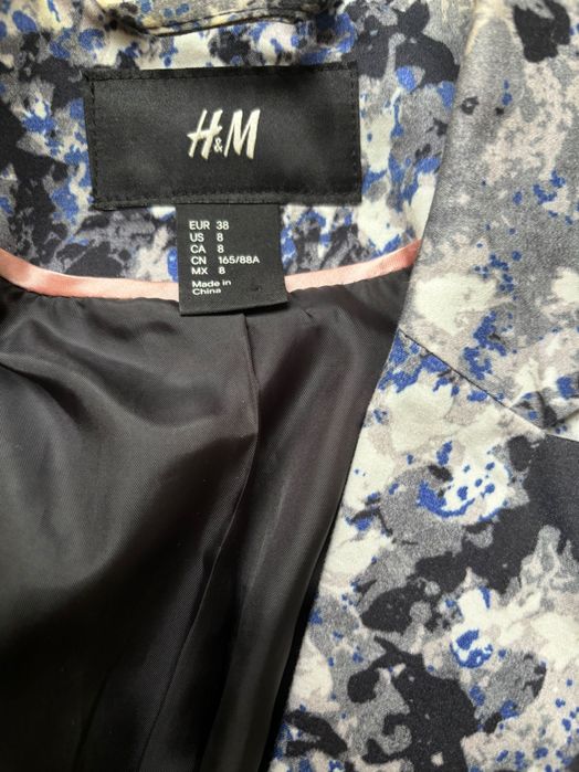 Дамско сако H&M.