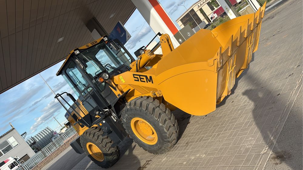 Погрузчик  недорого , экскаватор