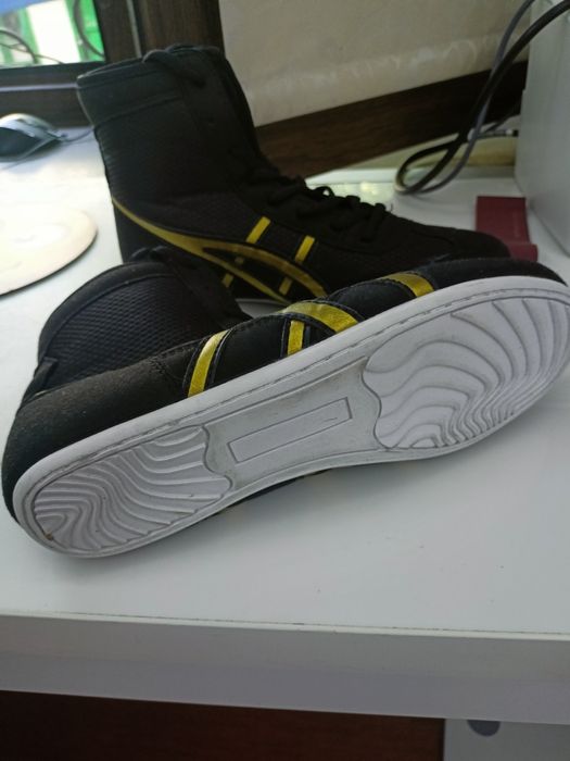 Обувь мужская в идеальном состоянии туфли ,берцовки новые