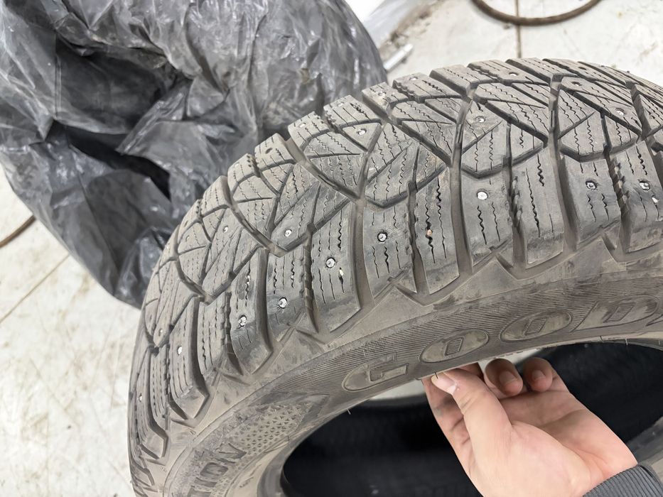 Зимние шины GoodYear 3 штуки