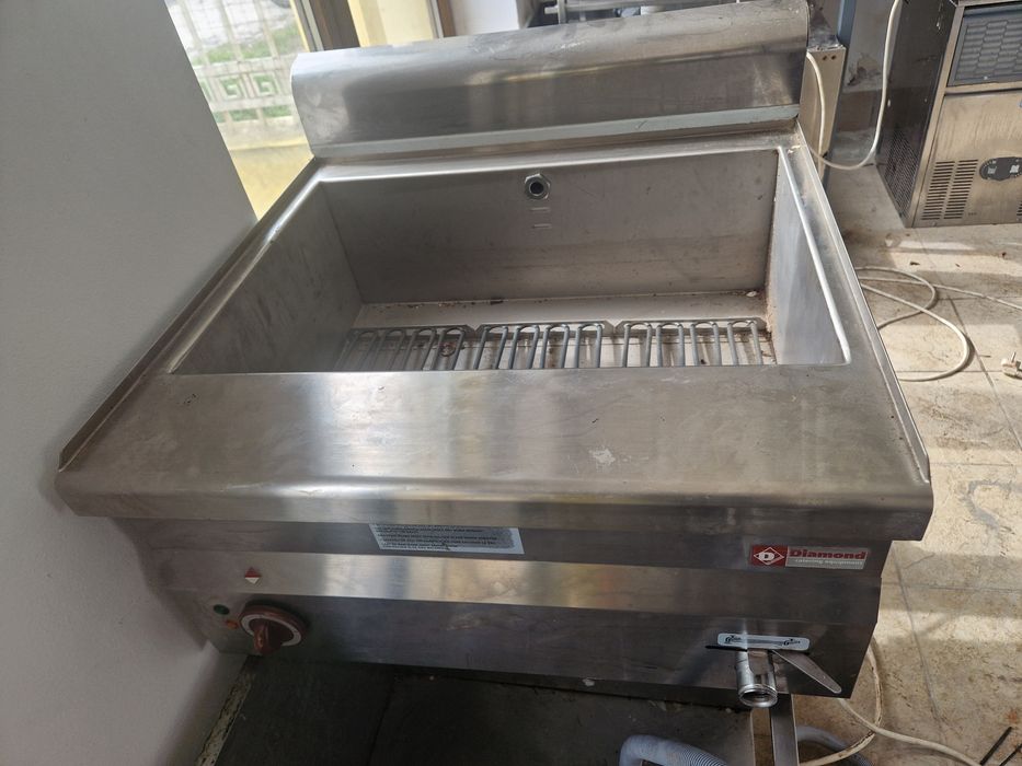 Vitrina calda si rece, cu banc și bain marie