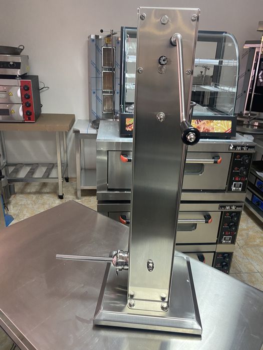 Шприц колбасный механический.