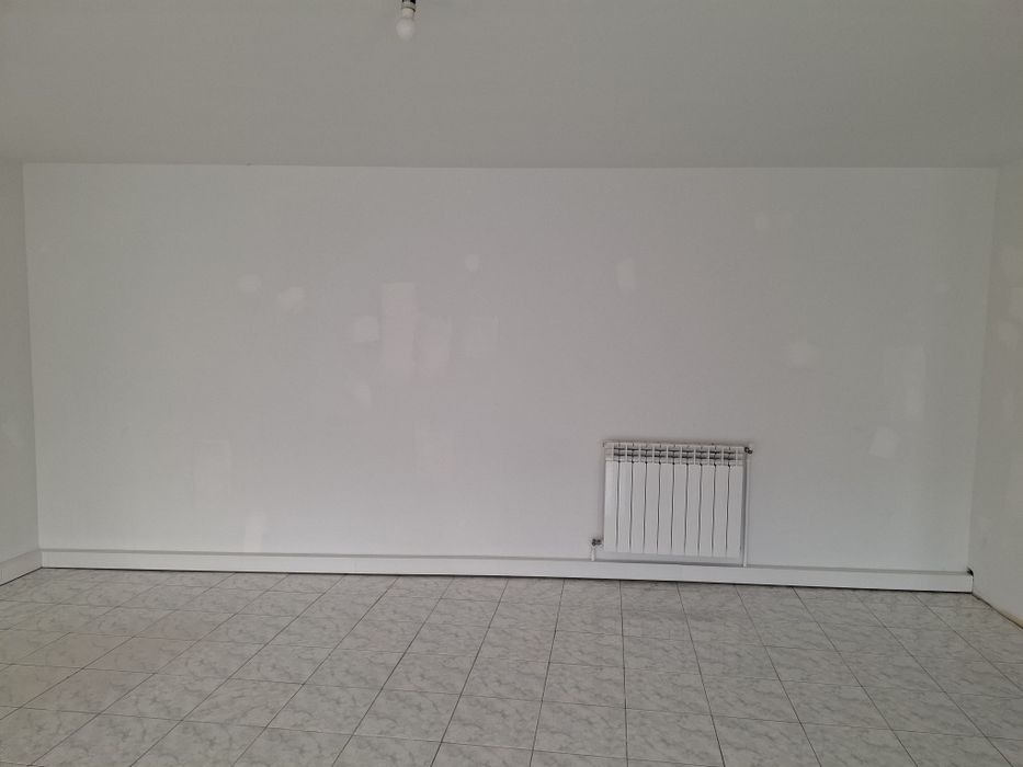 Ofer spre închiriere spațiu comercial