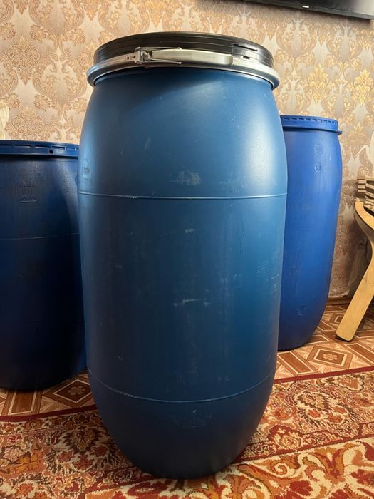 Продам бочки, объём 170, 200 литров