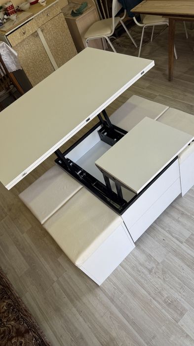 Новый журнальный стол трансформер с 4 пуфиками