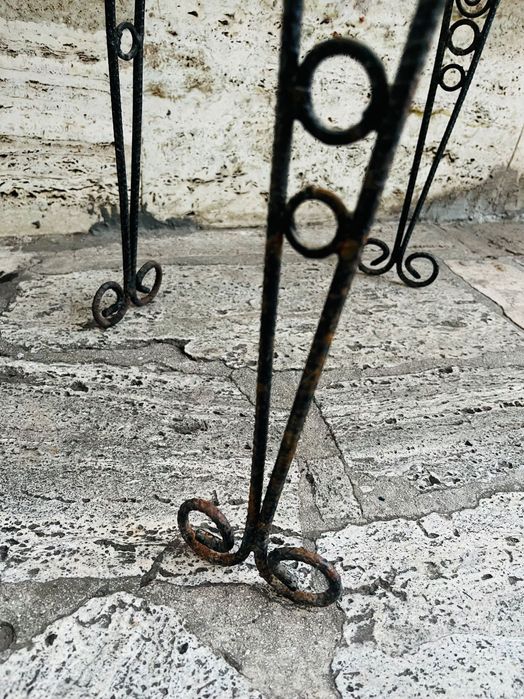 Măsuță / etajeră din fier forjat cu blat de sticlă