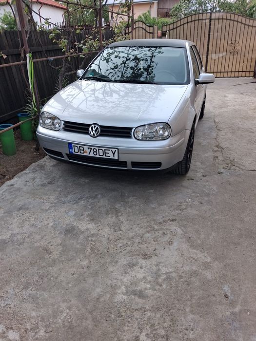 Vând Golf 4 1.6i Climatronic