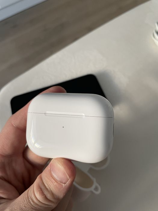 AirPods Pro 2 в идеальном состоянии.
