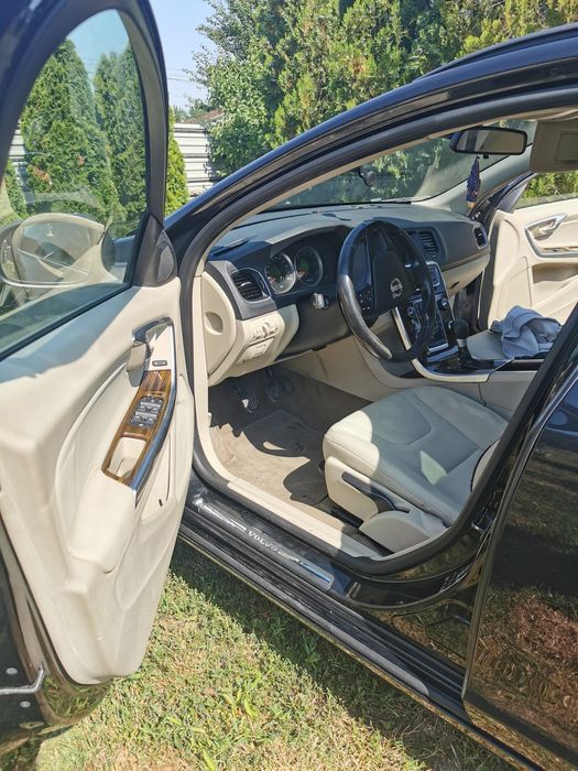 Vând Volvo v60 euro5