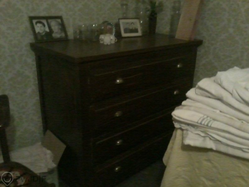 Старинен шкаф и креват