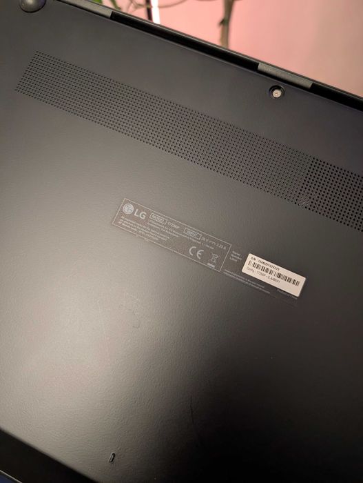 Laptop Ultra-Portabil LG Gram 17 – Doar 1.3kg (Stare Excelentă)