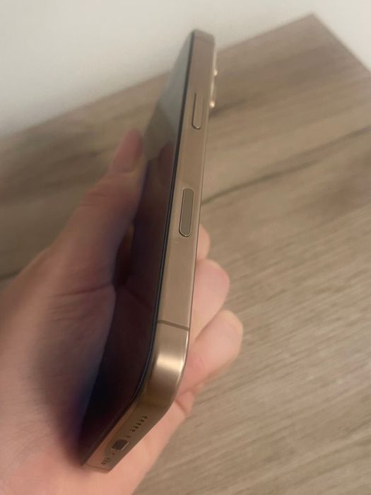 De vanzare iphone 16 pro gold 256 GB