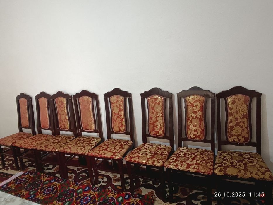 Стол и стул для гостиной