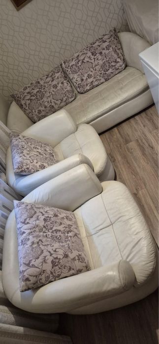 Продам кожаный уголок и кожаное кресло