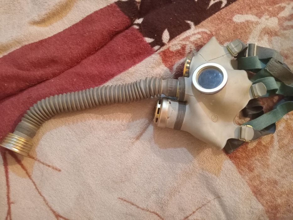 продам детский противогаз " дп 6м"  СРОЧНО