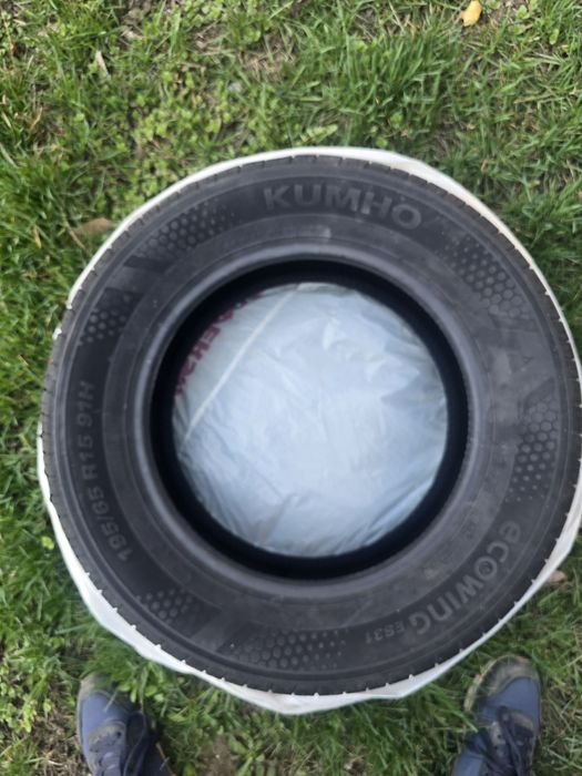 Продам две резины kumho 195/65/15 91H