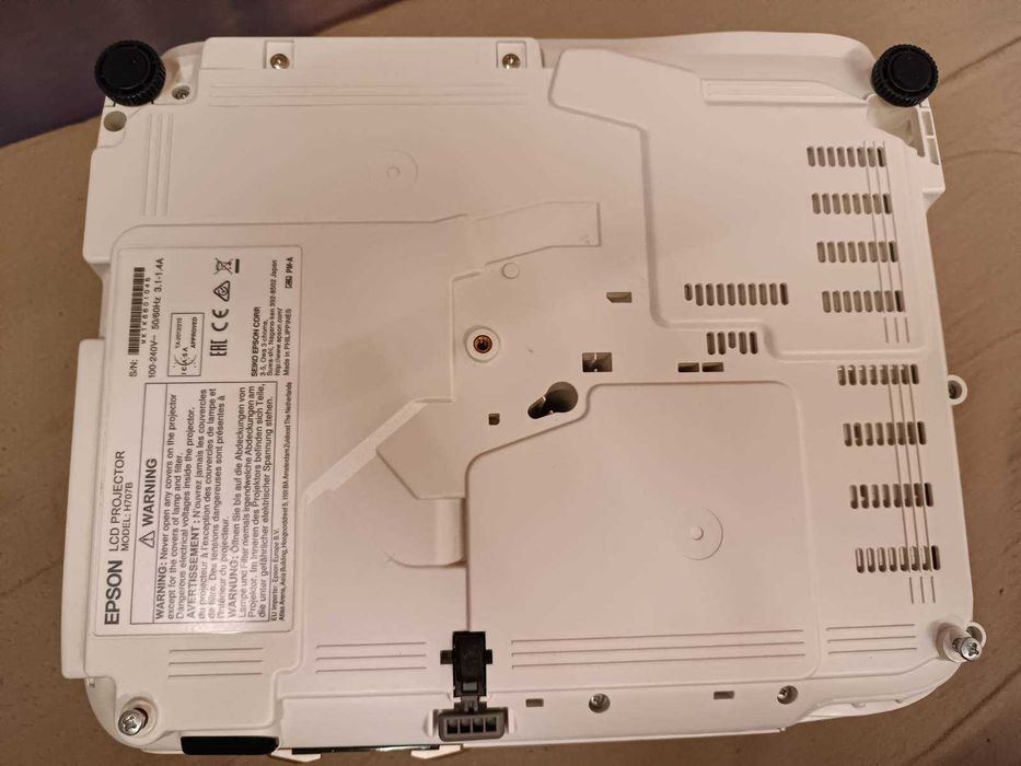 Проектор Epson TW5300 - Домашно кино и Гейминг FULL HD + Екран