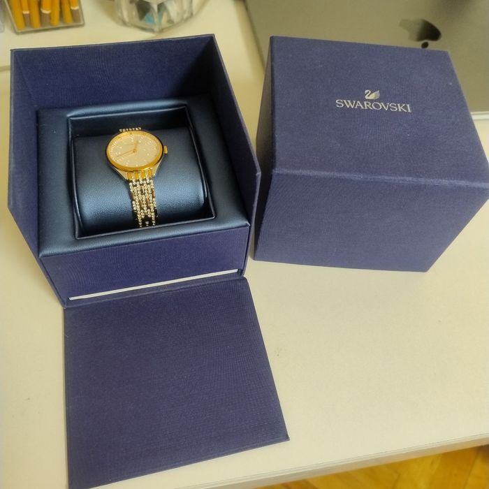 Часовник Swarovski