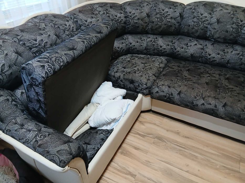 Ъглов диван с десен ъгъл