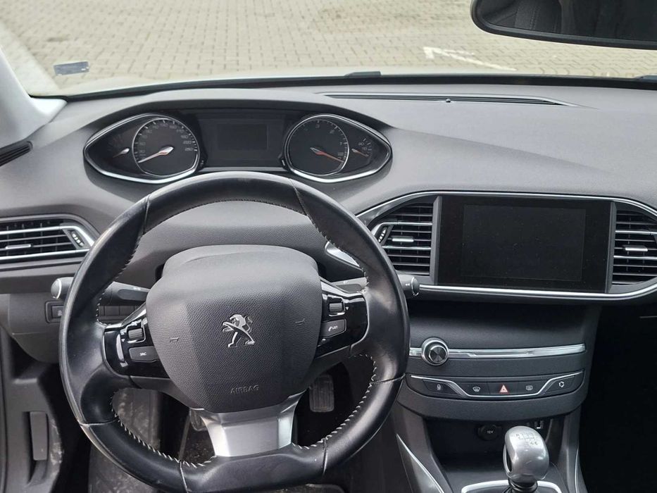 Автомобил Peugeot 308 1.6 HDI
