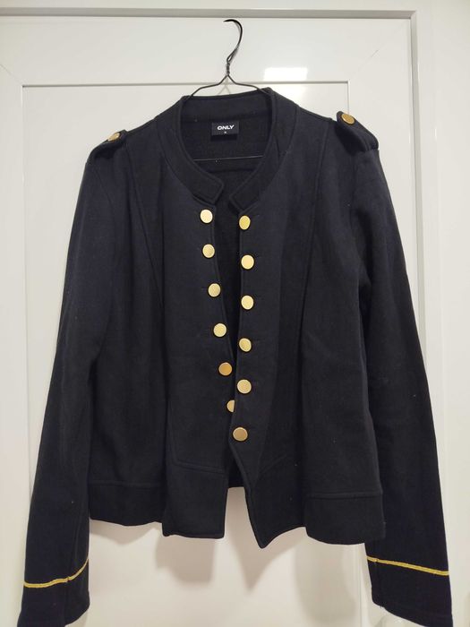 Връхни дрехи якета