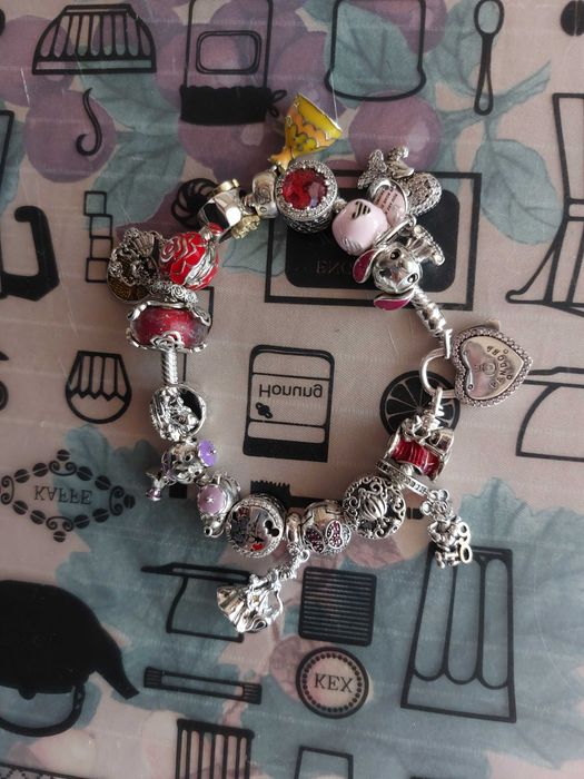 Сребърни Pandora гривни и талисмани