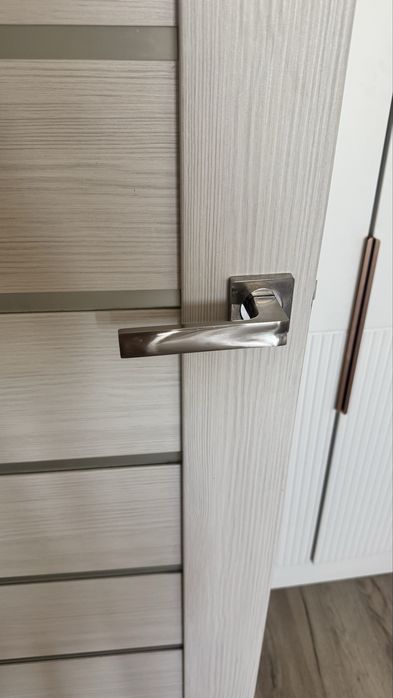 Продам 2 дверных полотна в комплекте