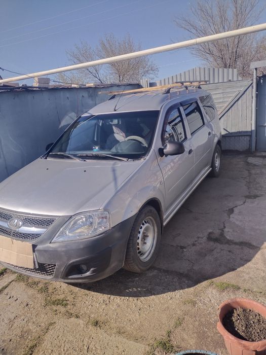 Продам Ларгус 8клап 2013г газ бензин