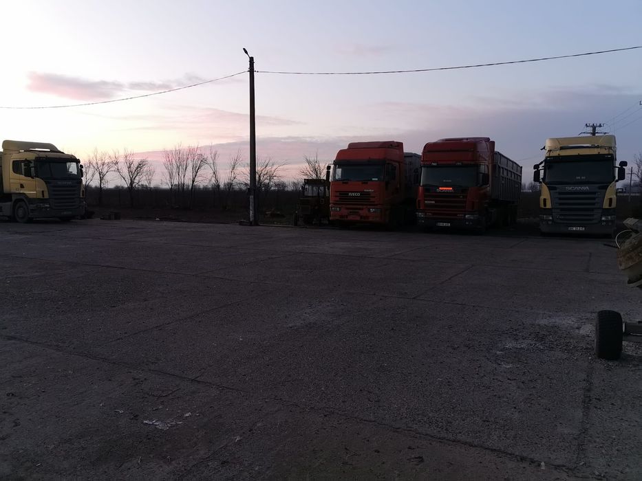 Închiriez hala/ sediu ferma  1 km Lacu Sarat