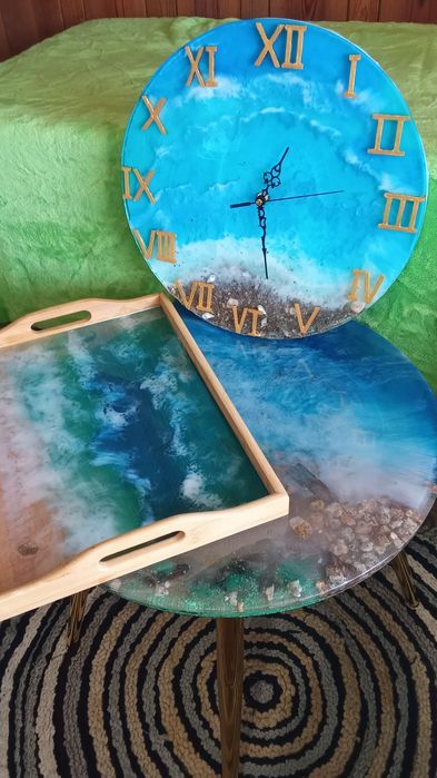 Холна маса в комплект със часовник и поднос