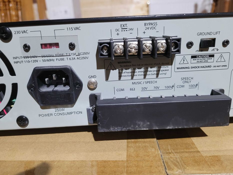 Amplificator / mixer audio profesional 240W RMS Proel AUP240R