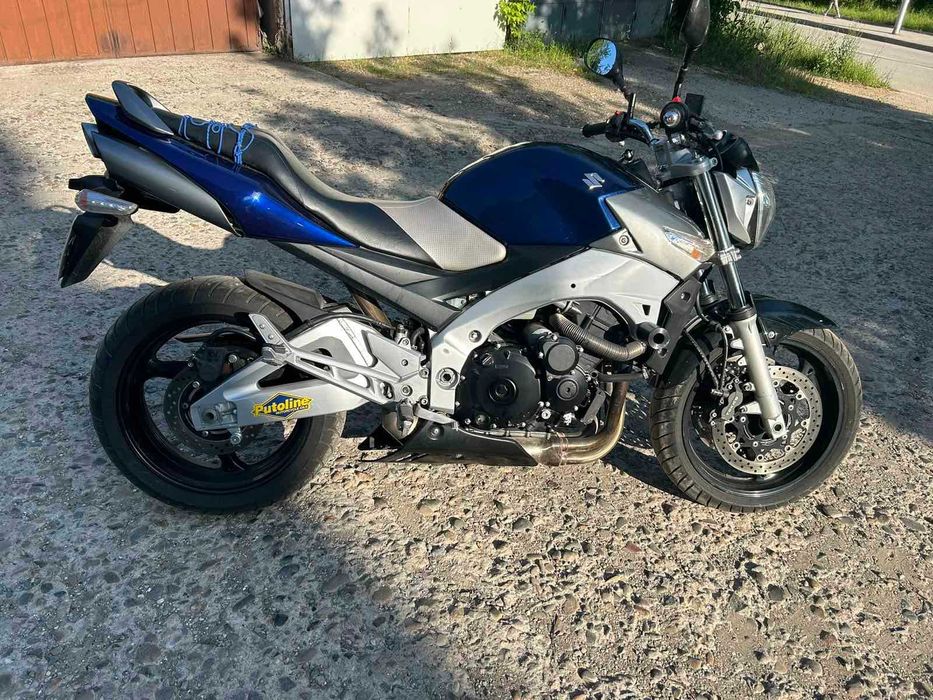 Suzuki GSR 600 година 2006