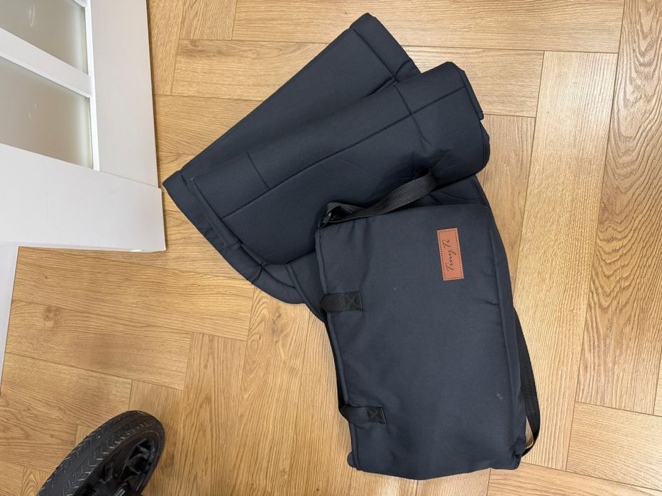 Продам коляску 3 в 1 tinyti