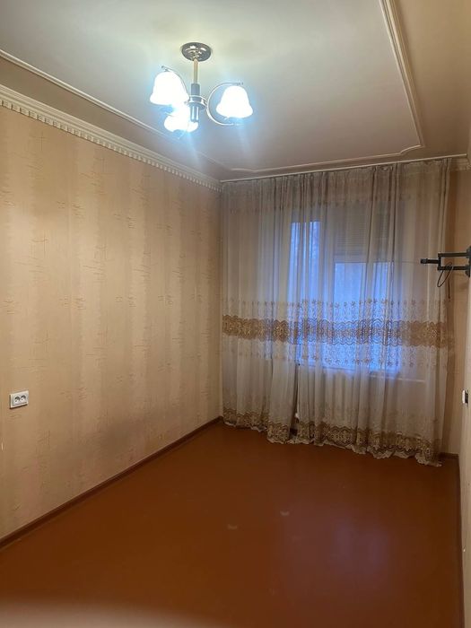 Толстой 12 3хонали 4 этаж урта падезд срочна  такалган нархи